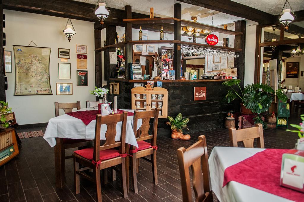 Hôtel Hovirag Panzio à Borzont Extérieur photo